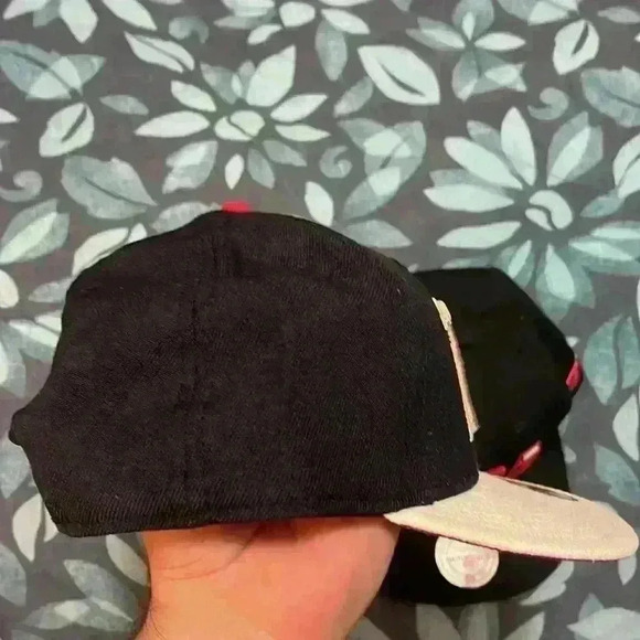 Chicago Bulls Cap - Lot of 2 - Picture 5 of 15